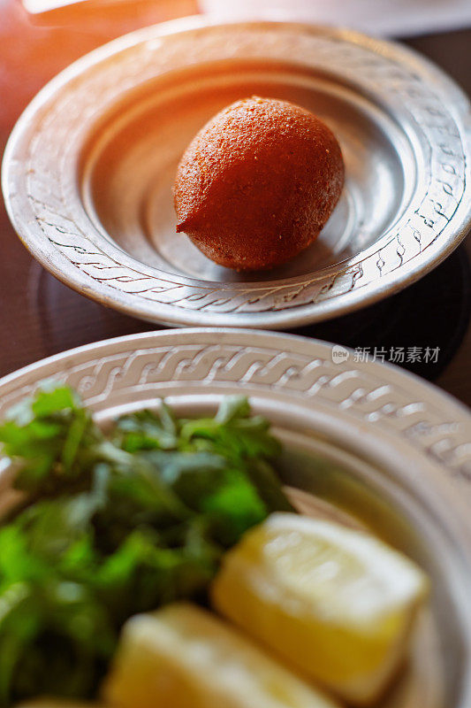 传统的食物。Icli Kofte,羔羊饼。中东地区的美味佳肴